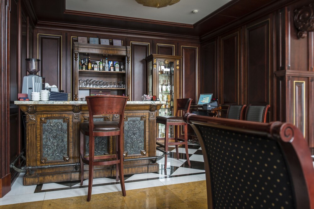 Hotel Bar