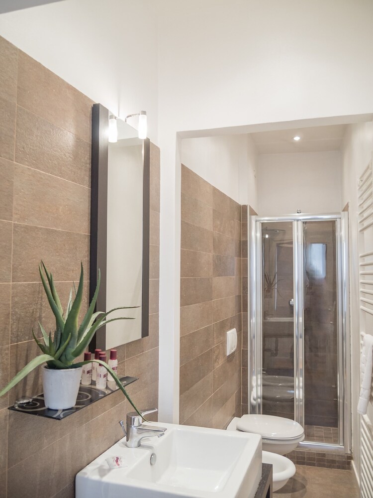 Apartment, 4 Bedrooms - Bathroom