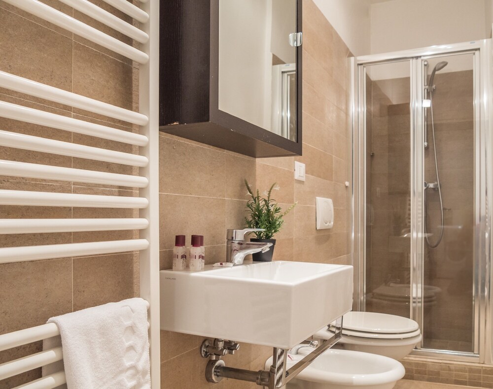 Apartment, 4 Bedrooms - Bathroom