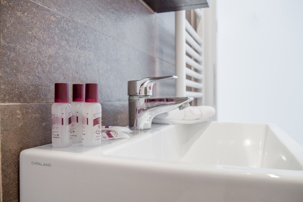 Standard Apartment, 2 Bedrooms (Apt 3) - Bathroom Sink