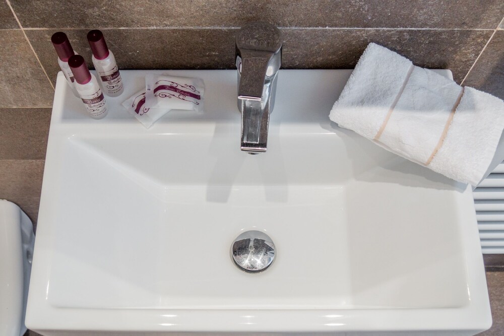 Standard Apartment, 2 Bedrooms (Apt 3) - Bathroom Sink