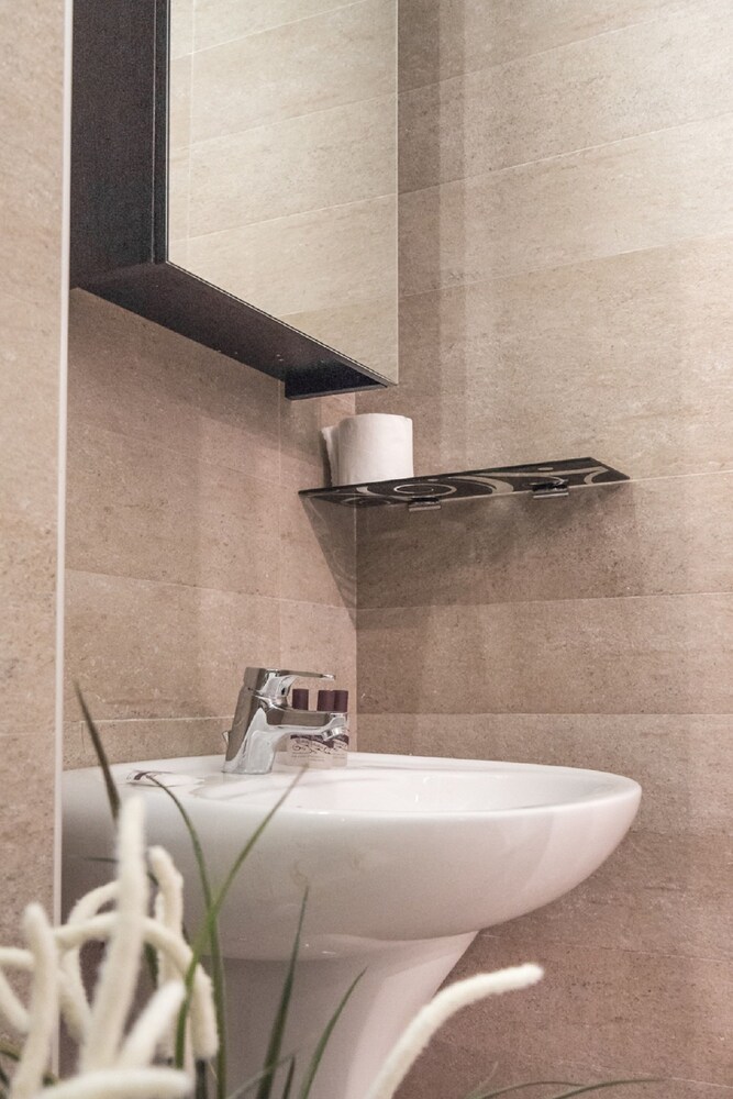 Standard Apartment, 2 Bedrooms (Apt 5) - Bathroom Sink