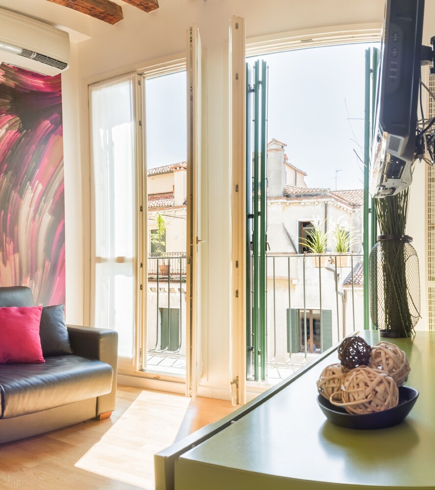 Standard Apartment, 2 Bedrooms (Apt 3) - Living Area