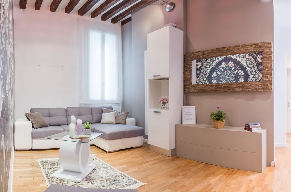 Apartment, 4 Bedrooms - Living Area