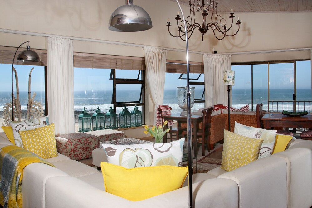 Hotel Lounge