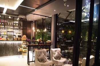 Hotel Bar