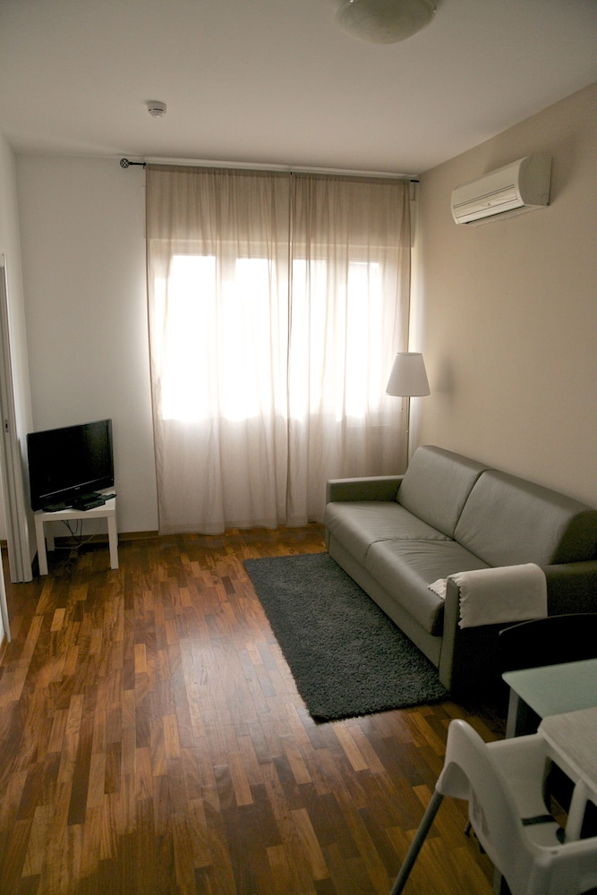 Standard Apartment - Guestroom