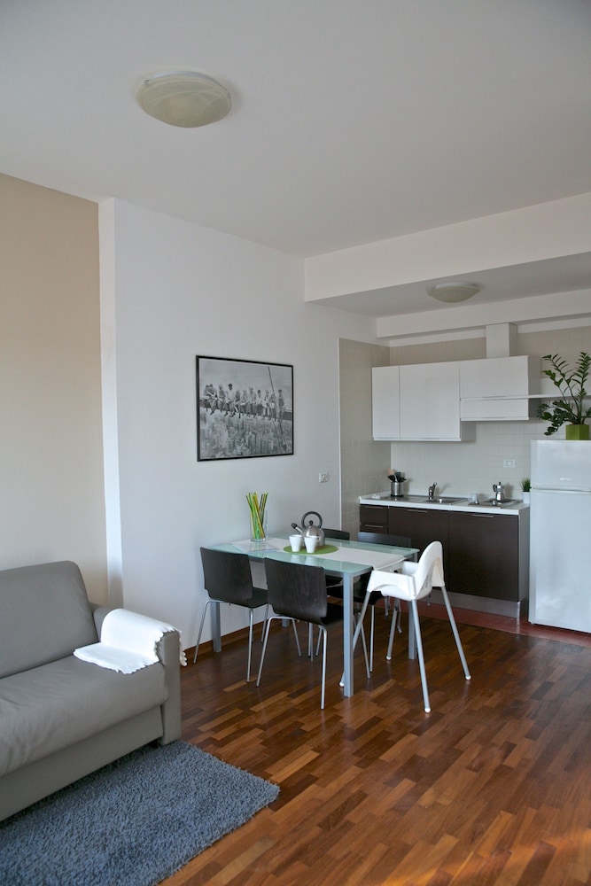 Standard Apartment - Guestroom