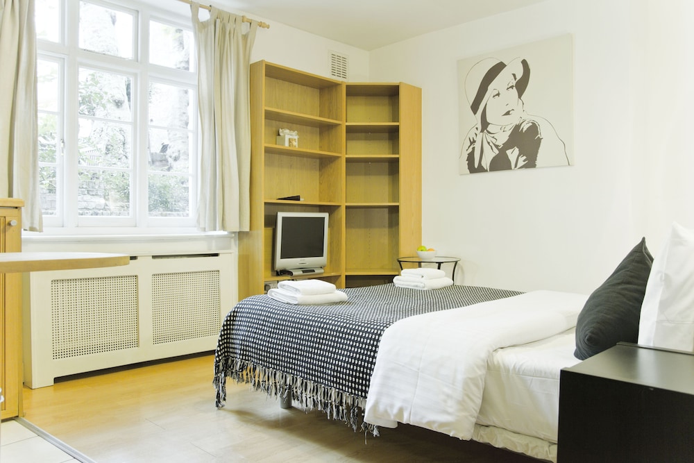 Large Budget Studio - Guestroom