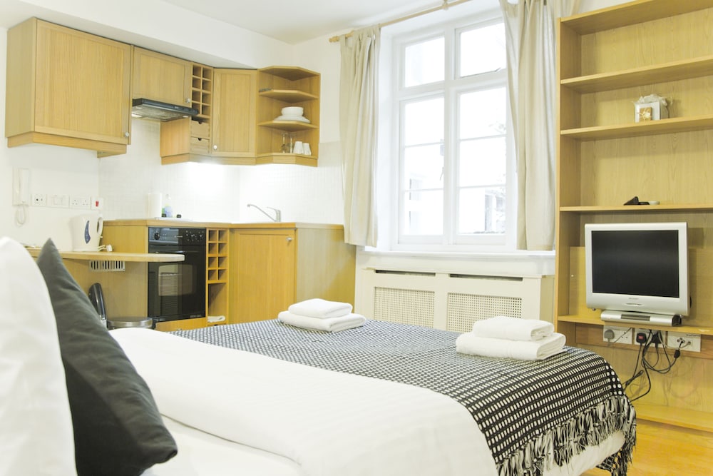 Large Budget Studio - Guestroom