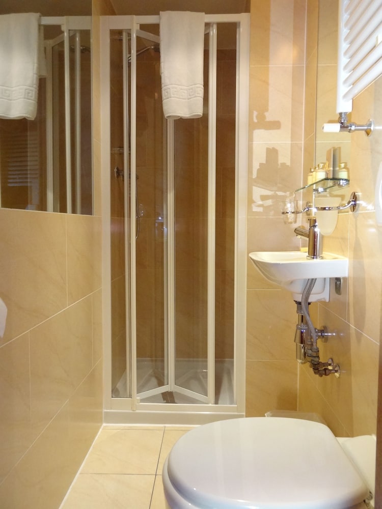 Superior Studio - Bathroom