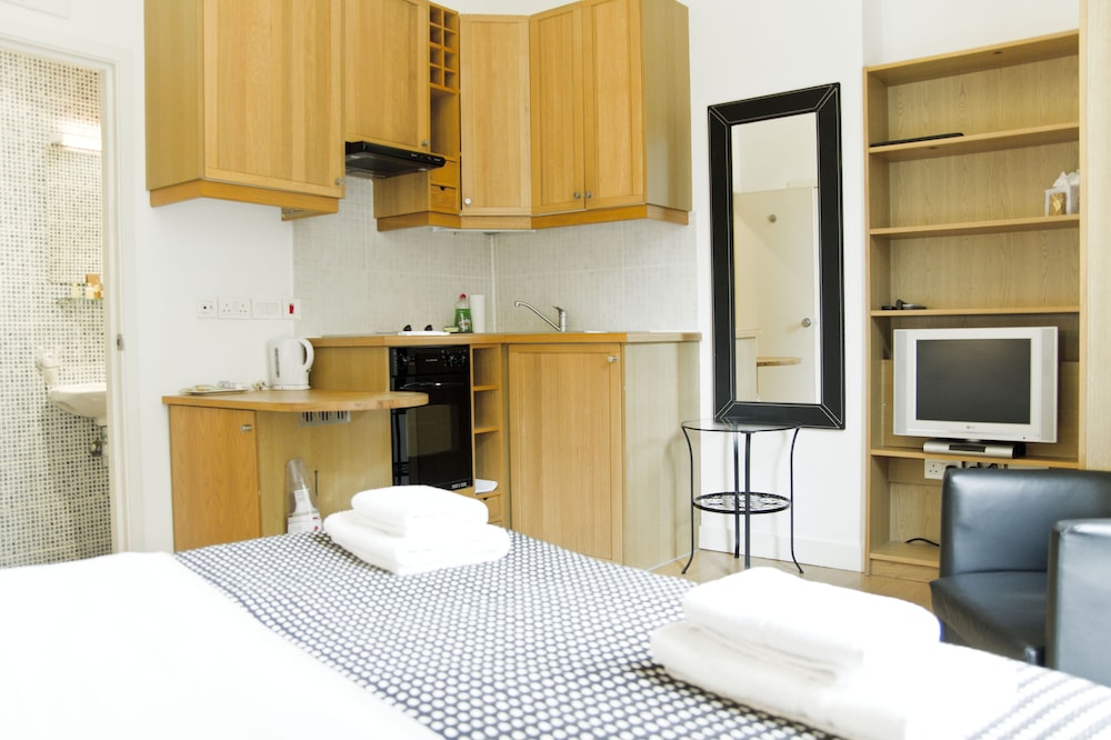Large Budget Studio - Guestroom
