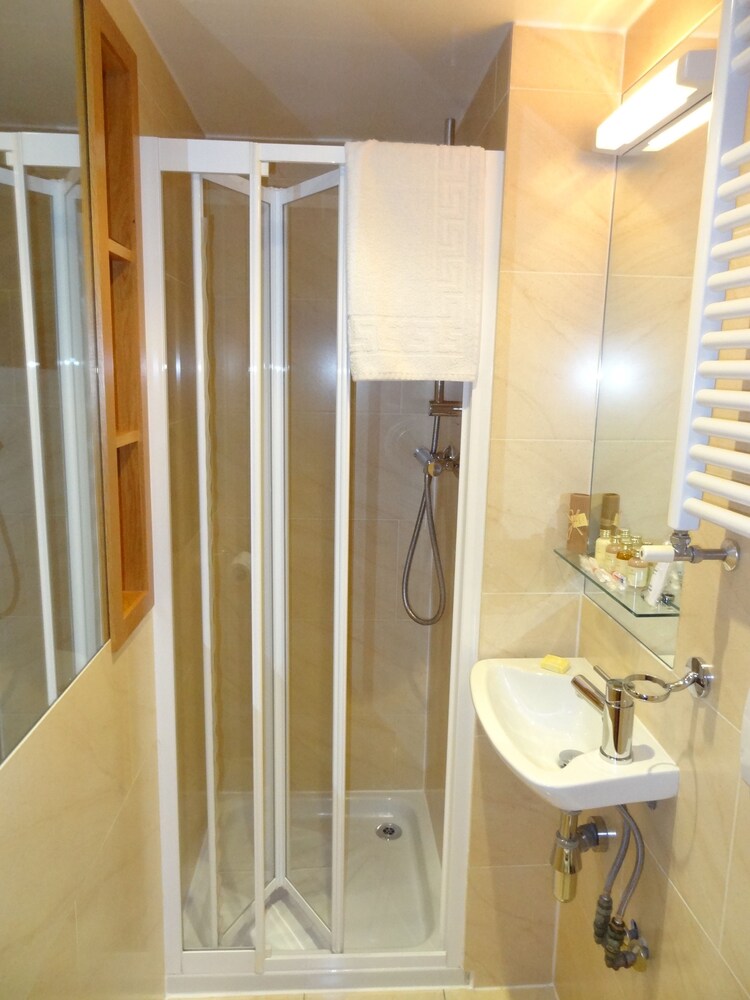 Superior Room, Balcony - Bathroom