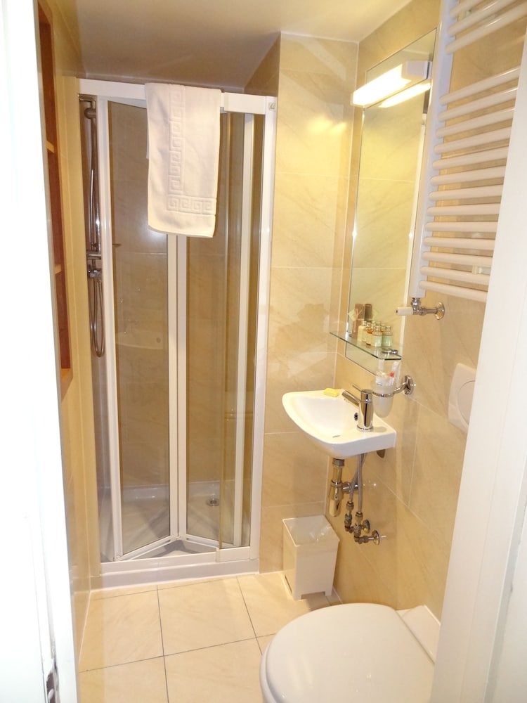 Superior Room, Patio - Bathroom