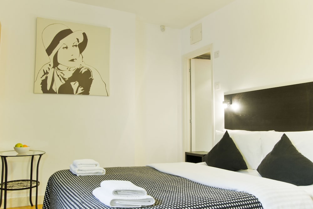 Large Budget Studio - Guestroom