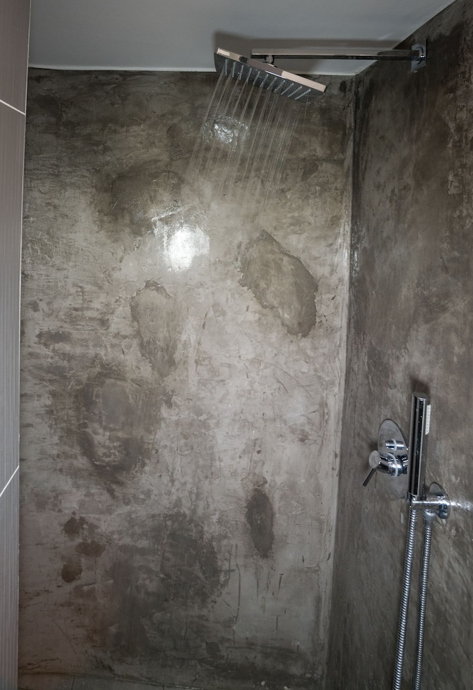 Executive Double Room - Bathroom Shower