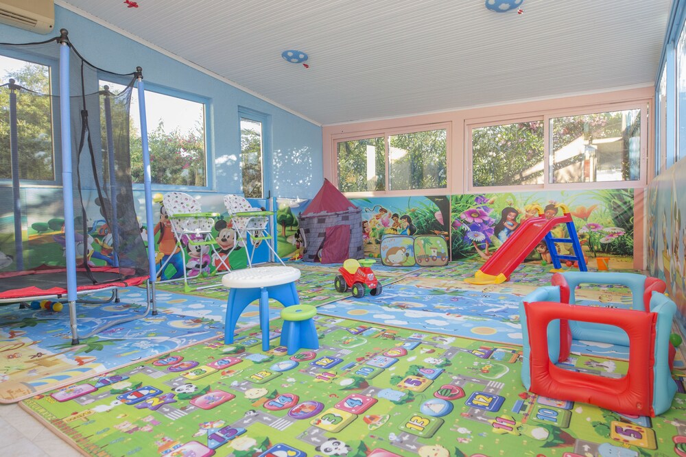 Childrens Play Area - Indoor