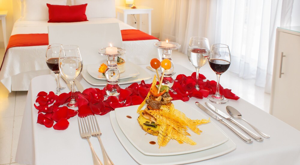 Room Service - Dining