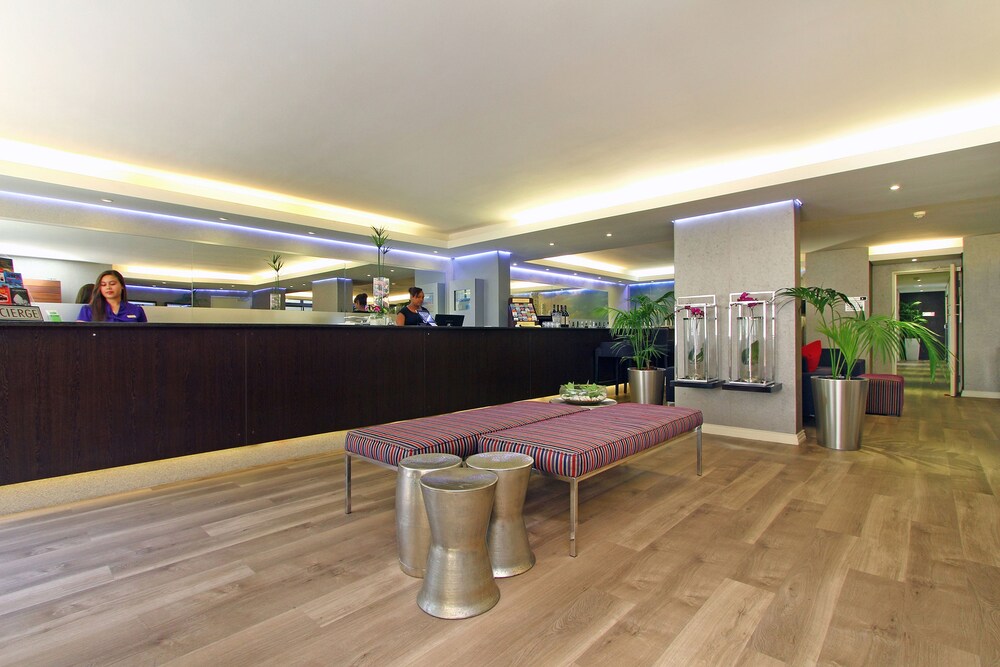 Hotel Lounge