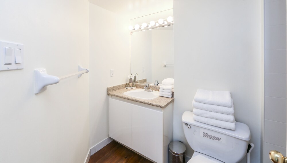Superior Suite, 1 Bedroom - Bathroom
