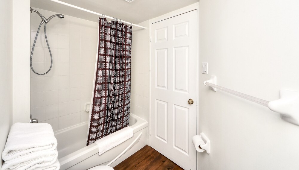 Superior Suite, 1 Bedroom - Bathroom