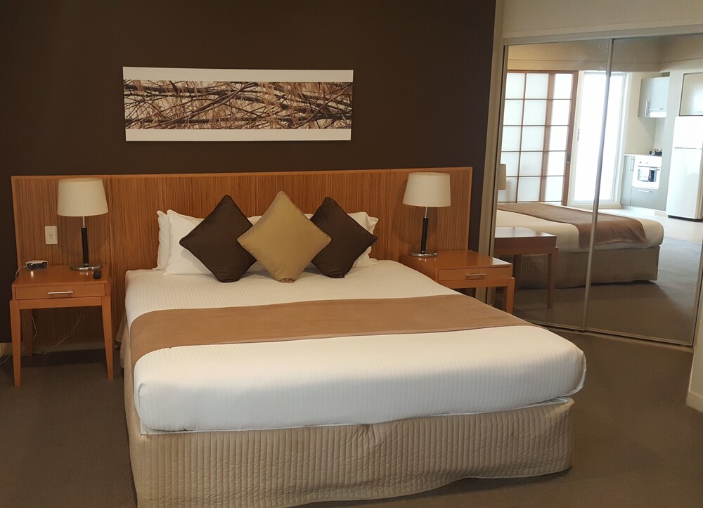 Luxury Triple Room (2 King and 2 Single Beds) - Guestroom