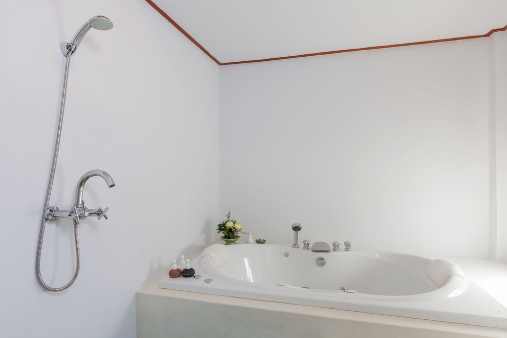 Jetted Tub