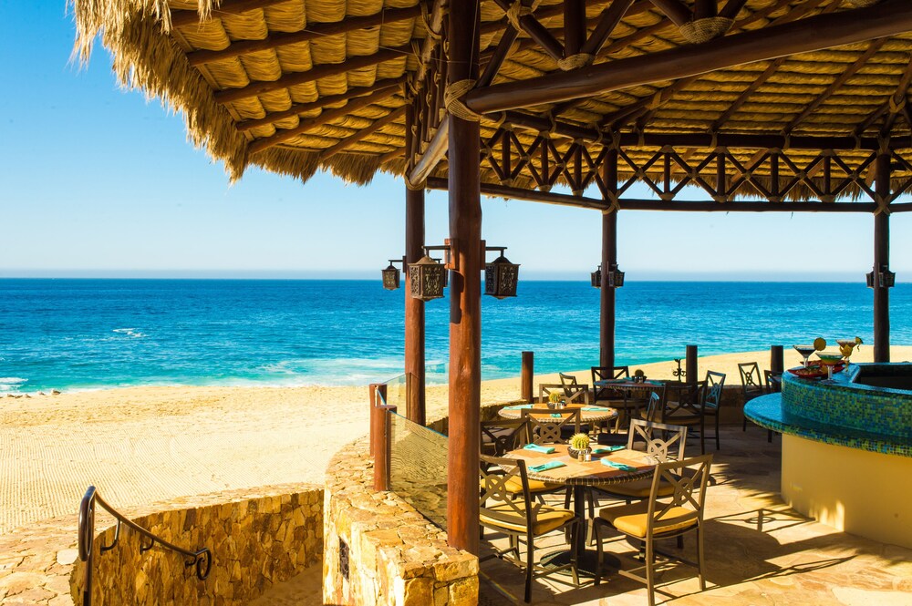 Poolside Bar