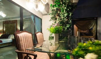 Hotel Lounge