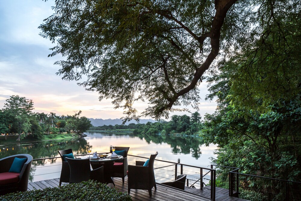 Hotel Lounge