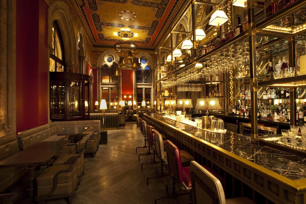 Hotel Bar