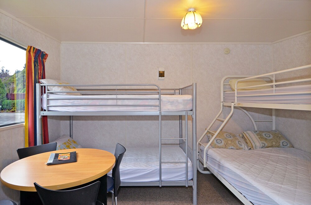 Large Cabin - Shared Facilities (Linen not provided - Available for hire)