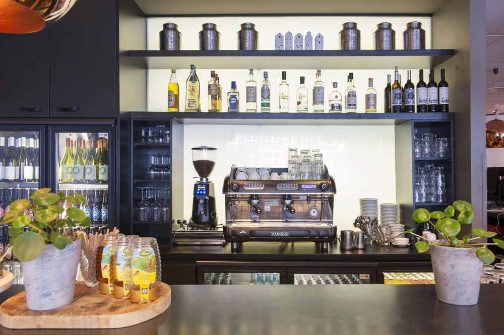 Hotel Bar