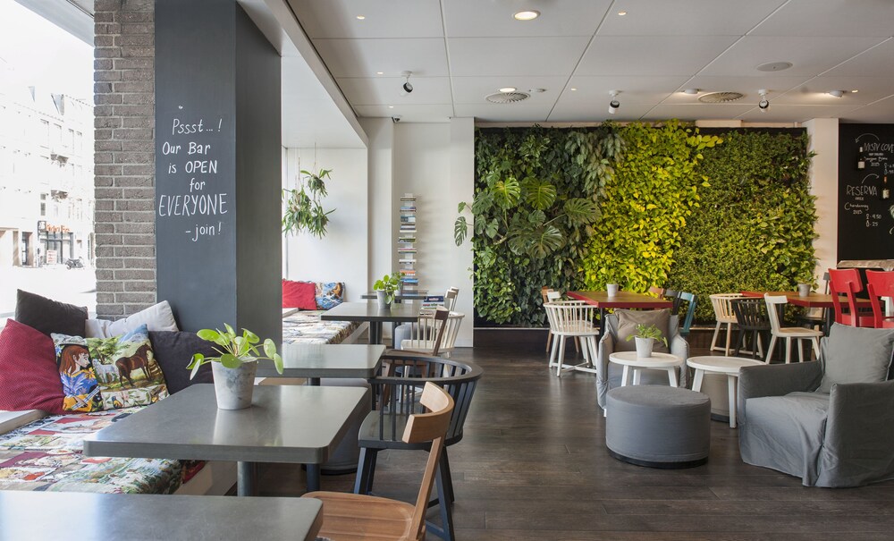 Hotel Lounge