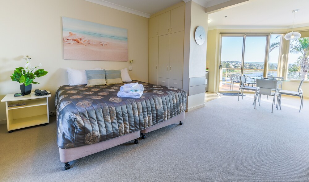 Studio, Ocean & Pool View - Guestroom