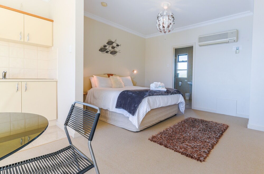 Studio, Ocean View - Living Area