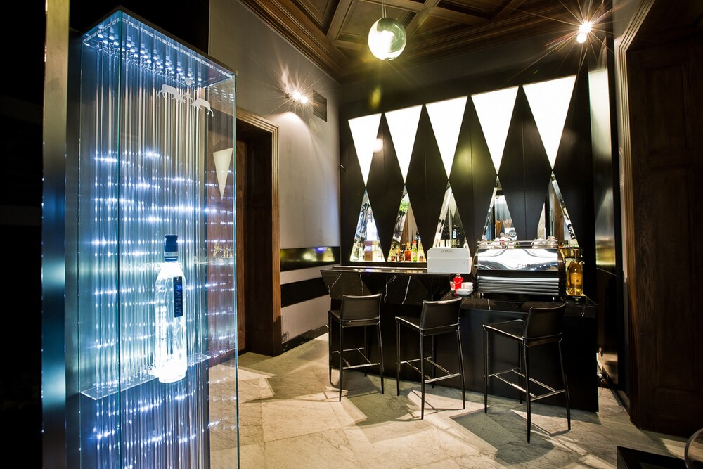 Hotel Bar