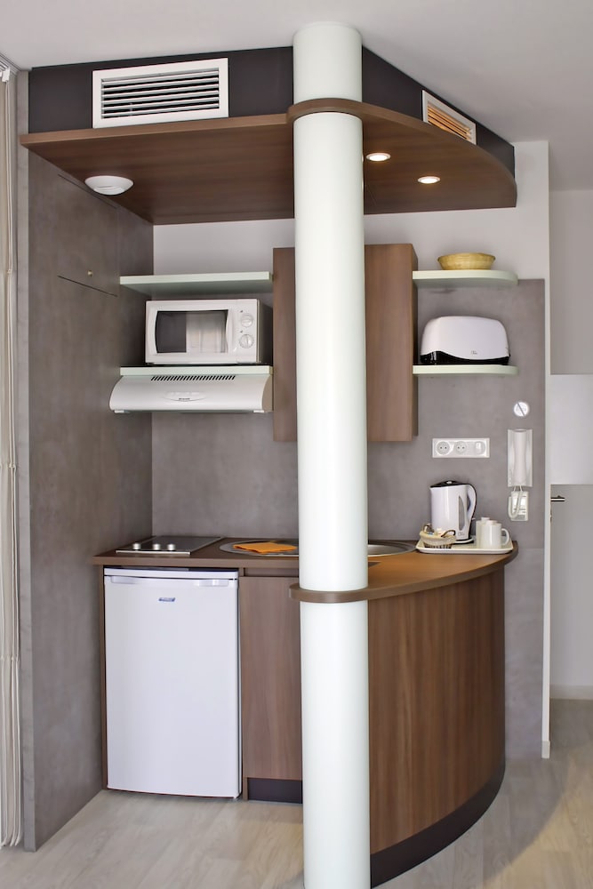 Prestige Suite - In-Room Kitchenette