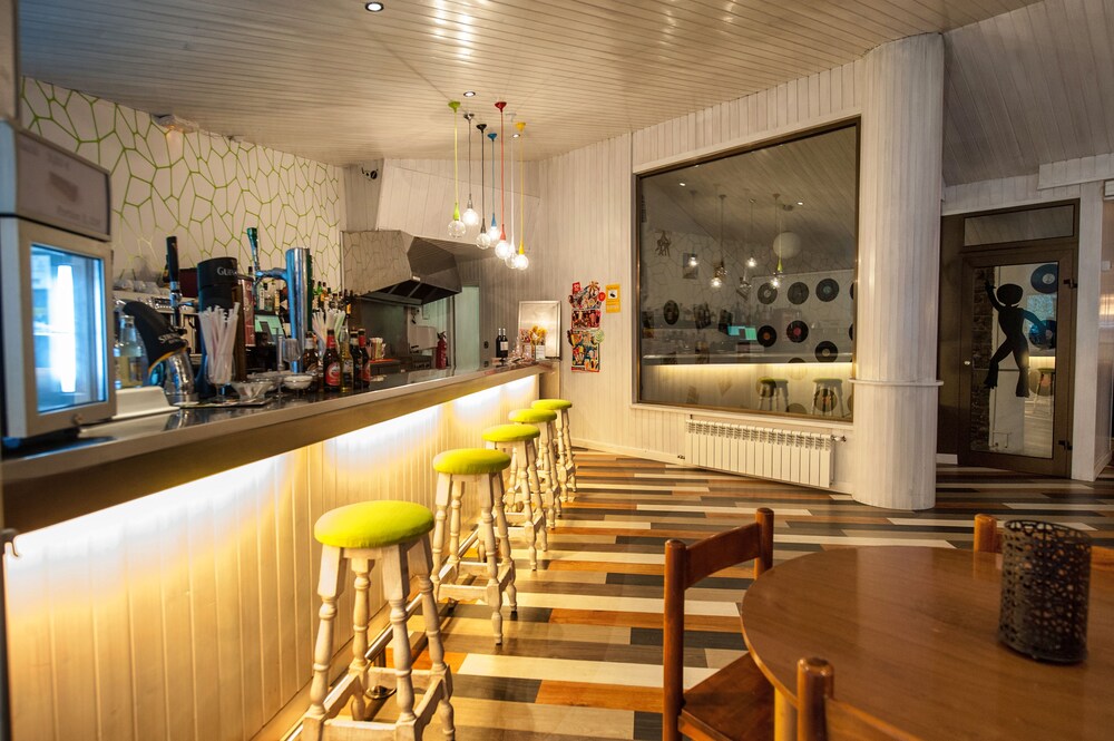 Hotel Bar
