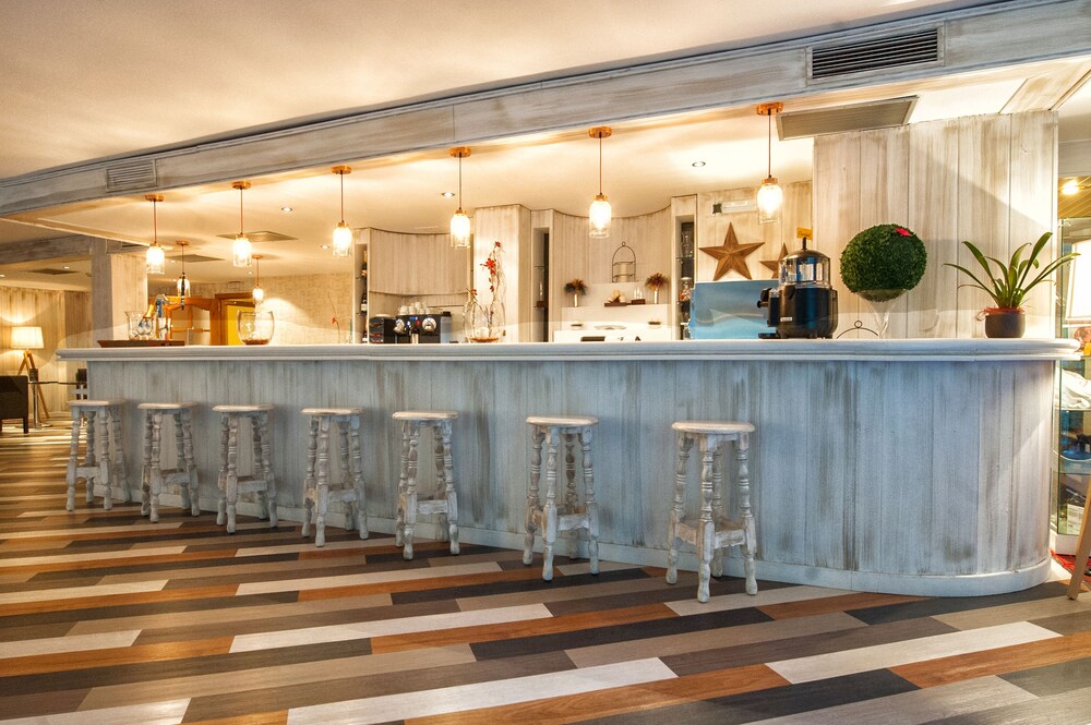Hotel Bar