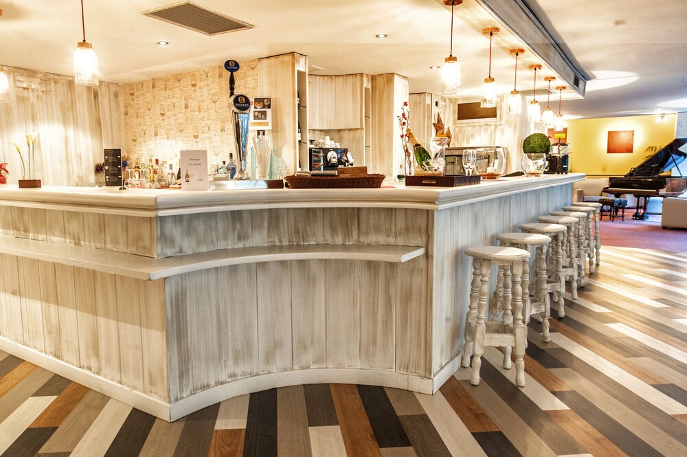 Hotel Bar