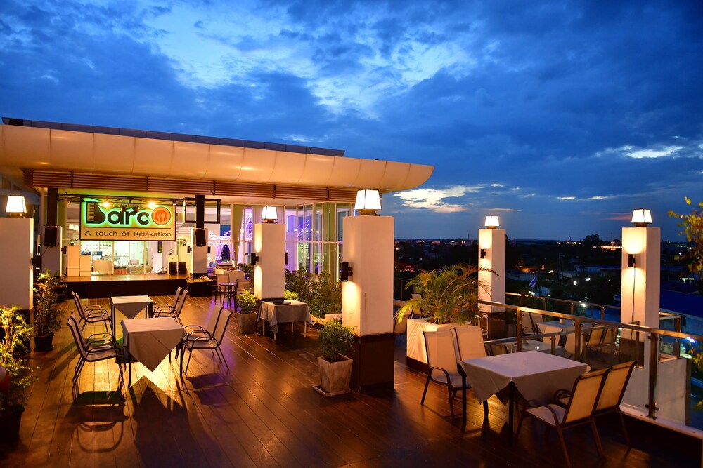 Hotel Lounge