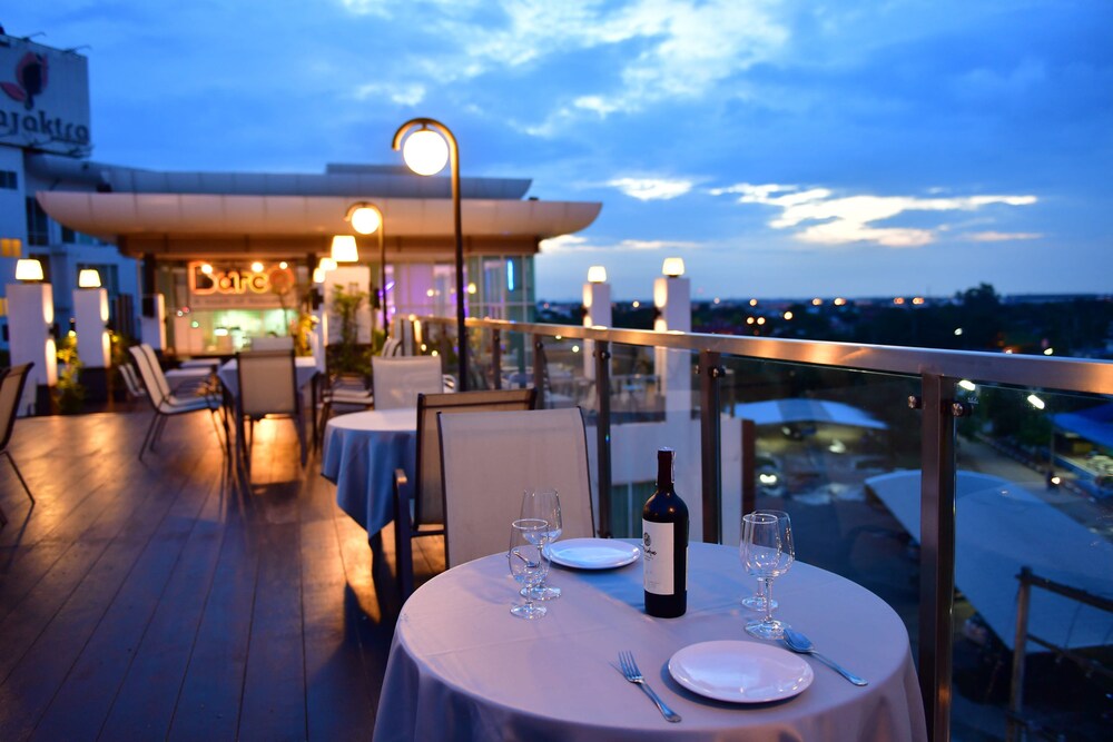 Hotel Lounge