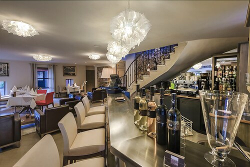 Hotel Bar