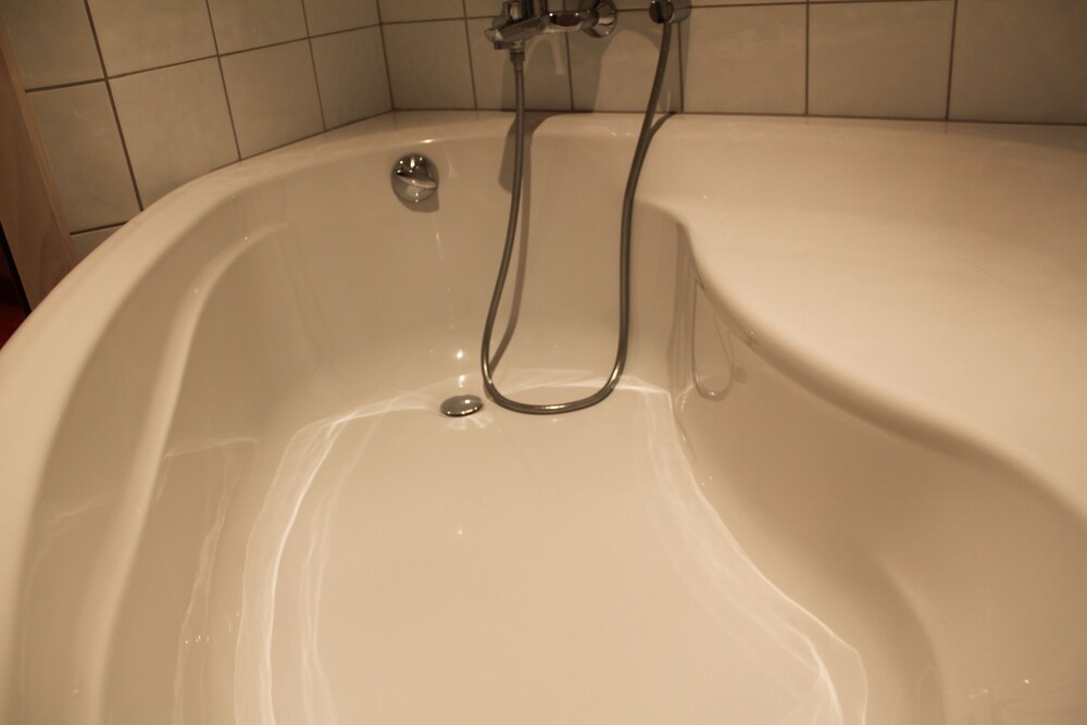 Deep Soaking Bathtub