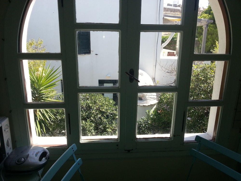 Basic Duplex, Multiple Bedrooms, Smoking, Tower - Guestroom View