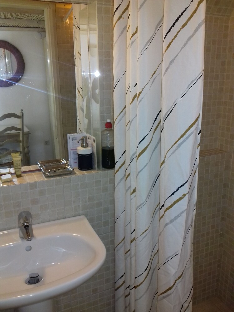 Economy Single Room - Bathroom