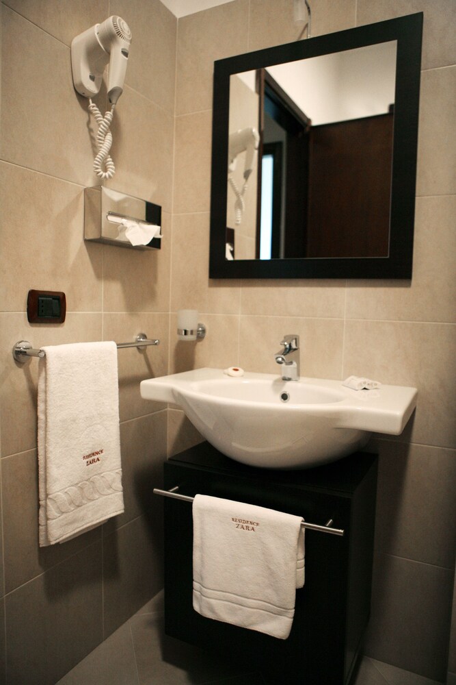 Standard Apartment - Bathroom