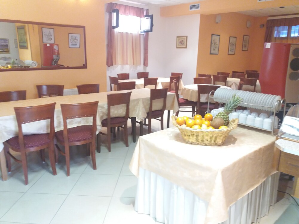 Hotel Bar