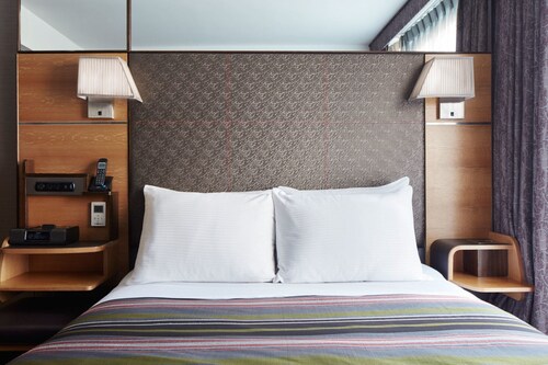 The Jewel, a Club Quarters Hotel, Opposite Rockefeller Center
